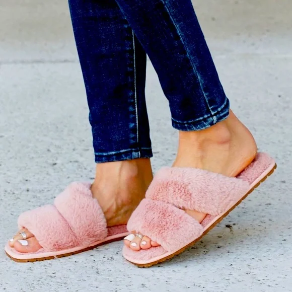 Qupid faux furry slides cozy fuzzy slippers PINK NEW - Picture 4 of 6